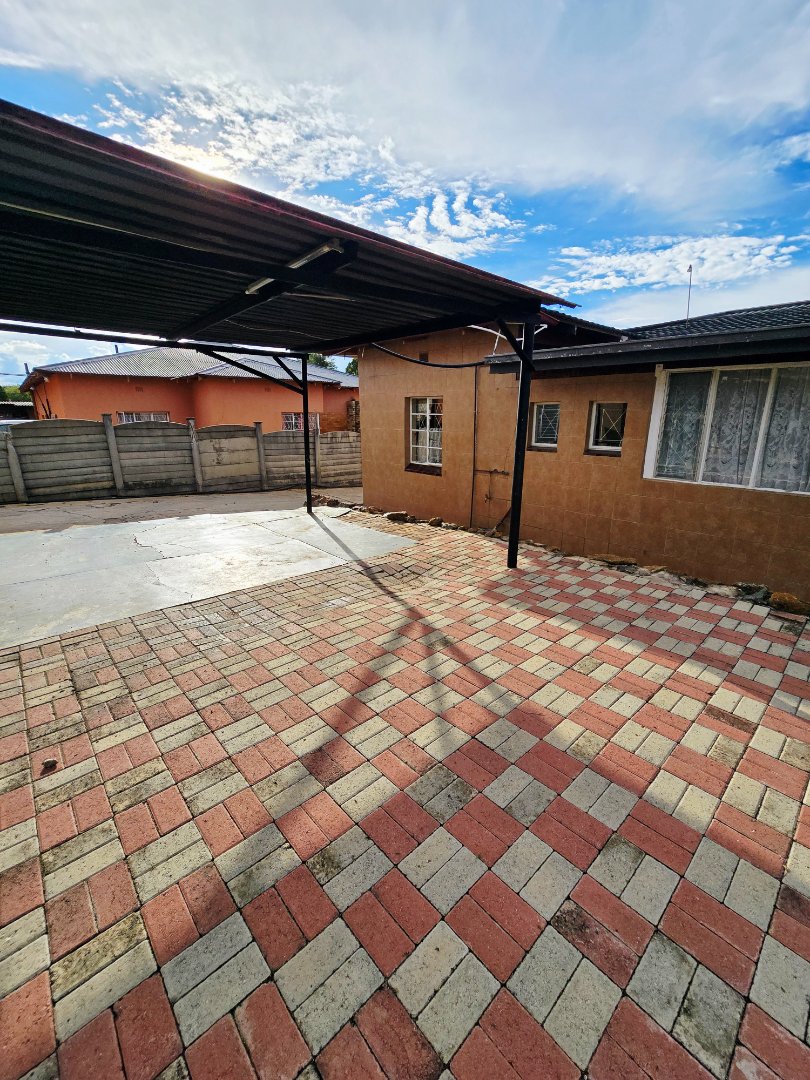 5 Bedroom Property for Sale in Elandia North West